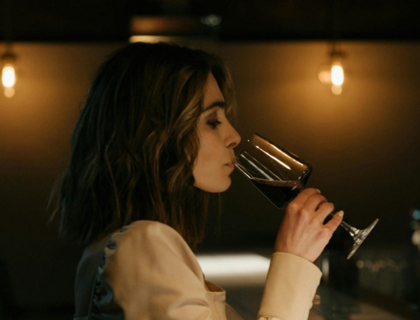 An ordinary person who stands out from the crowd